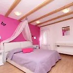 Midea Apartment