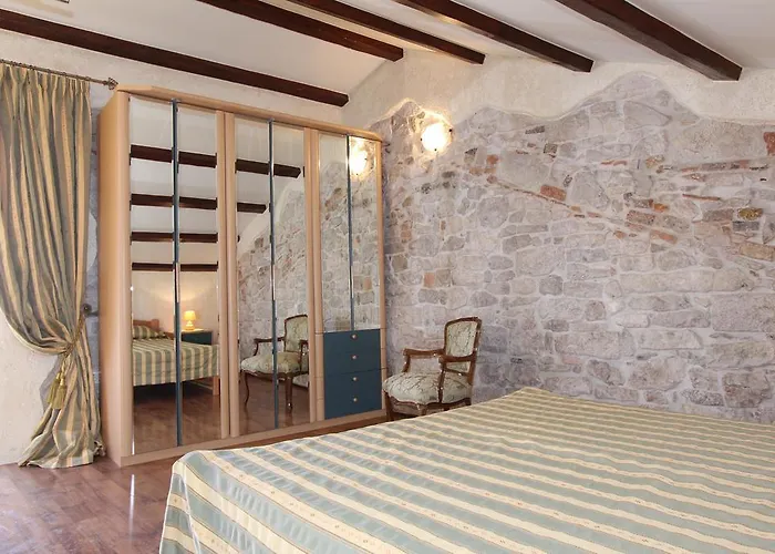 Midea Διαμέρισμα Ρόβινι